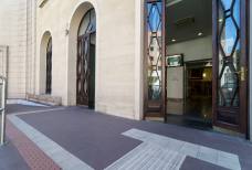 Bahnhof Bozen: Zugangsrampe Eingang Taxistand